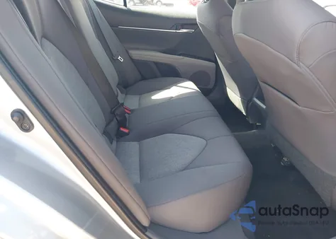 2020 Toyota Camry Le z USA, uszkodzony, nr VIN 4T1C11AKXLU975968